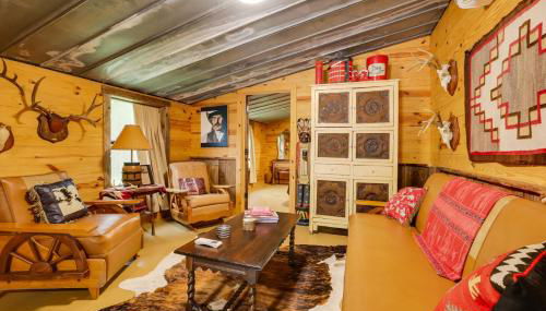 Rural and Horse-Friendly Cabin about 24 Mi to Bandera! - Foto 3