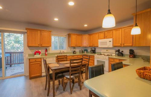 Brown Bear Lodge - Cozy mountain home situated within the quiet and ideal Sugarloaf neighborhood - Foto 7