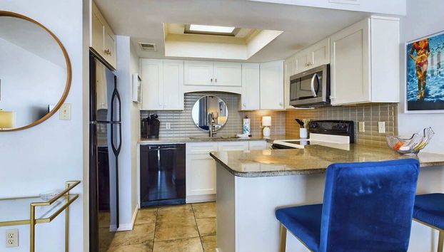 Chic Beachfront Escape: Dreamy View, Balcony, Pool - Foto 4, Cocina privada