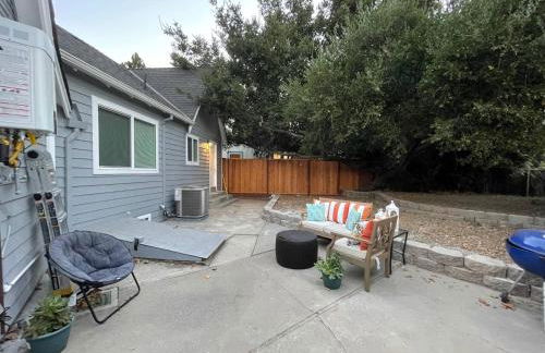 Brand New Guest Suite + Full Kitchen + Parking - Foto 15