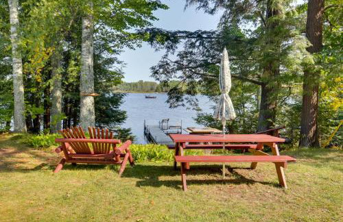 Cozy Lakefront Cabin with Indoor Gas Fireplace! - Foto 2