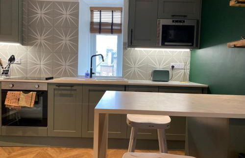 Ridley's Place modern one-bedroom seaside apartment - Photo 23