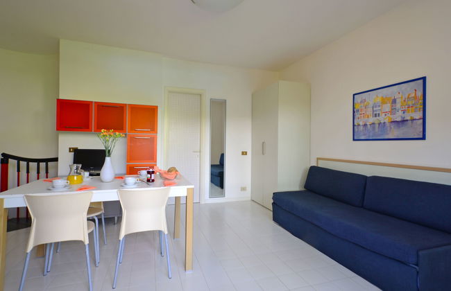 2 bedroom Apartment in Lignano Sabbiadoro with swimming pool and garden - Photo 10