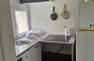 Renovated Gem 15 mins train to Paris - Foto 6