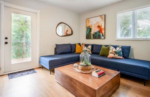 Downtown Bryan Treehouse Hot Tub and Peaceful Escape - Photo 9