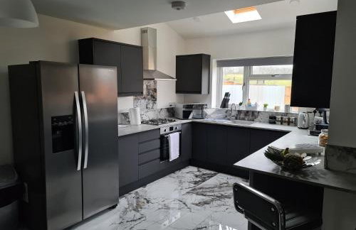 SAV 5 Bed Luxury House Leicestershire - Photo 8