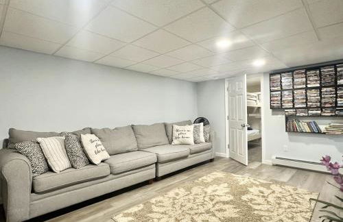 5BR Waterfront Hot Tub Kids Playscape Pets Family Compound! - Foto 11