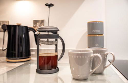 Welcome - BUSINESS or PLEASURE! Southampton 'City Vibes' # Stylish Apartment with Outdoor Courtyard! 1-4 Guests BOOK YOUR CITY BREAK or PRE-CRUISE STAY! CLOSE TO MAYFLOWER THEATRE, UNIVERSITIES, CRUISE TERMINALS, HOSPITALS & SHOPS! - Photo 34