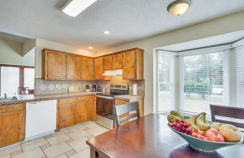 Secluded Mount Pleasant Home - 6 Mi to Beaches! - Photo 10