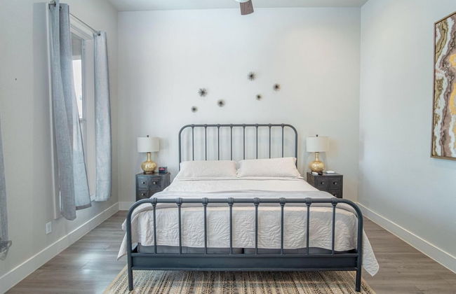 Gorgeous Family-friendly Home Near Downtown - Photo 10