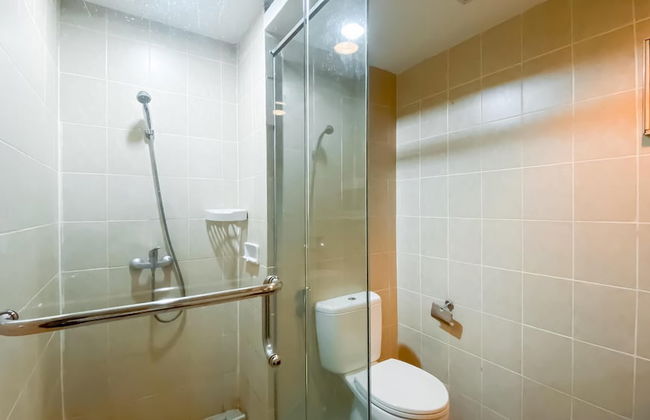 1BR Queen Bed at Ancol Marina Apartment near Dufan - Foto 16