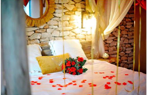 Duplex Safari jusqu'à 4 personnes, Spa XXL, day use, 5 min centre ville, cinéma, cascade et lit sous les arbres - Foto 15