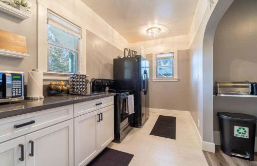 Rustic 3-Bedroom, 1.5-Bath Oasis by Downtown - Foto 7