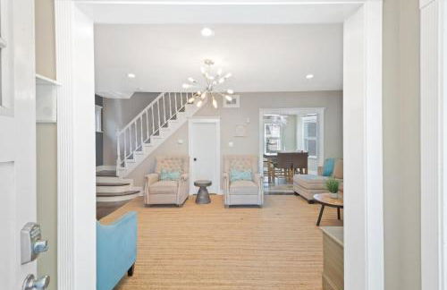 Dazzling Bungalow within 2 Blocks of Beach - Foto 18