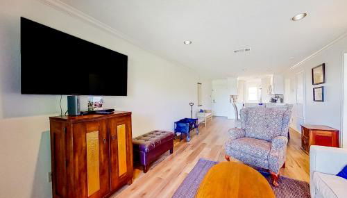 Tranquility on the Lake - Photo 4