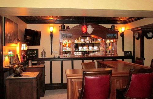 Amazing Villa Rental near Lake Michigan for Family or Group Glamping Vacations in Sheboygan, Wisconsin - Photo 19