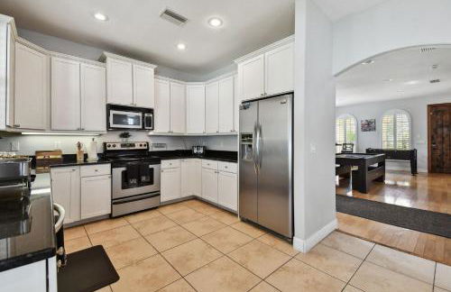 Tampa Private Large House, Game Room & Backyard - Sleeps 12, 4bdr, 3bth, Quiet Community, Near Everything in Tampa & St Pete - Foto 42