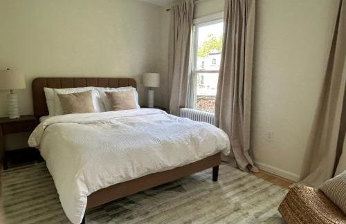 NEW! Historic Townhouse-14 min to WTC - Foto 9