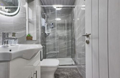 Very Cosy & Lovely 1 Bed Garden Apartment with side access, Suitable for Long Stay and Short Stay - Photo 27