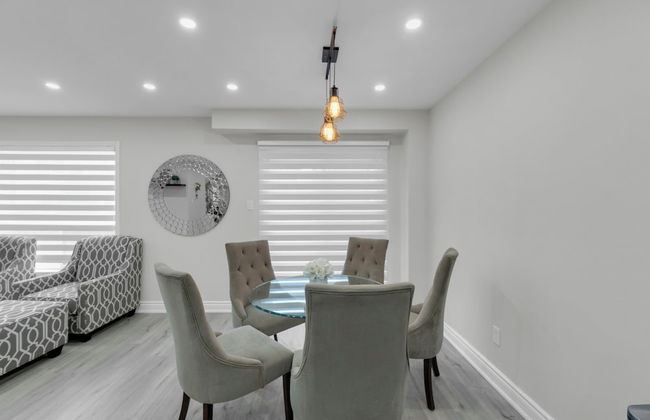 Beautiful House - On A Quiet Street - Photo 18