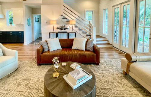 Luxe Lakefront Getaway with Porch and Water View! - Foto 7