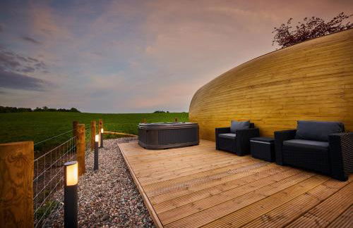 Luxury Hideaways - Photo 18