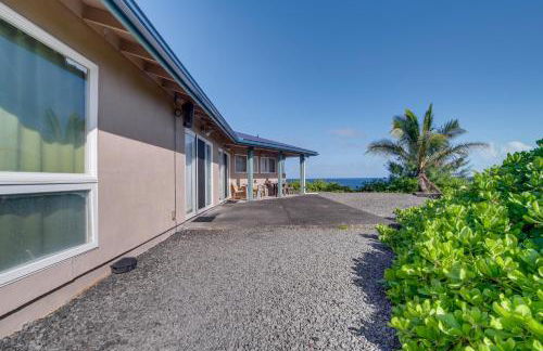 Oceanfront Keaau Gem Ocean and Sunrise Views, Pool - Foto 32