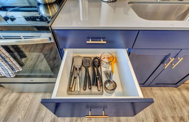 Charming 2BR w King Queen Close to SLC - Foto 15