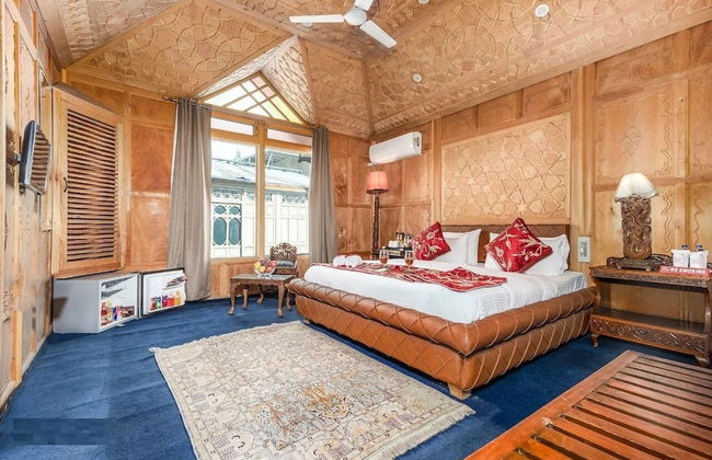 Prince of Kashmir Luxury Houseboat - Foto 4