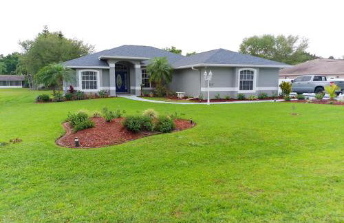 Villa Varona Resort, Heated Pool, Ping-Pong, Pool Table, Fire Pit and Pergola - Foto 1