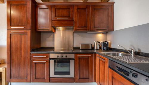 Chateau - Charming Apartment in the city Center with 3 bedrooms - By Cozee Rentals - Foto 5