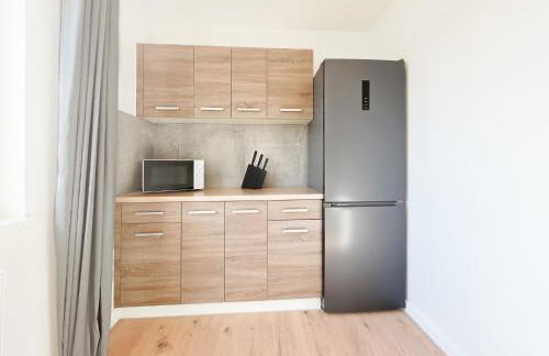 Tolstov Apartments - Monteurwohnung - 3 Schlafzimmer - Esszimmer - Küche - Waschmaschine - 25 Min zur Messe DUS - Foto 4