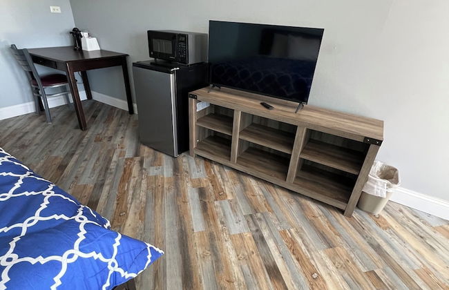 Ambassador Inn And Suites - Photo 26