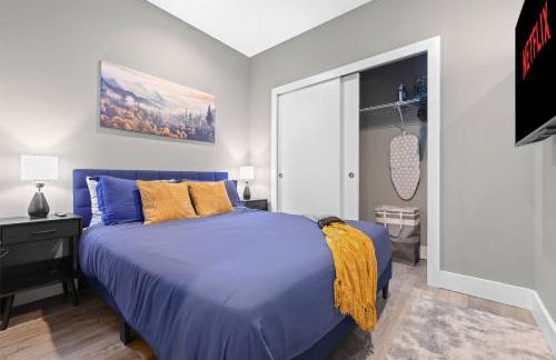 1BR • City Views • Queen + SofaBed • WiFi & 2 TVs - Photo 8