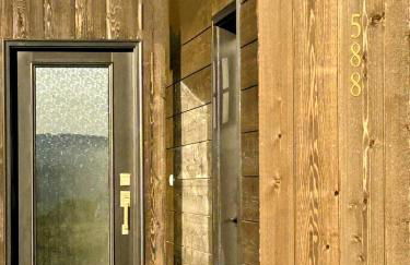 Peaks & Pines Modern Gem, 2 Kings, Bunks, Hot Tub, Walkable, Kid's Cove - Foto 64