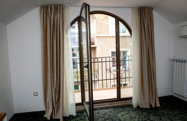 Agora Boutique - Photo 31