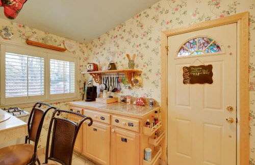 Close to Midtown! Cozy Reno River Cottage - Foto 10