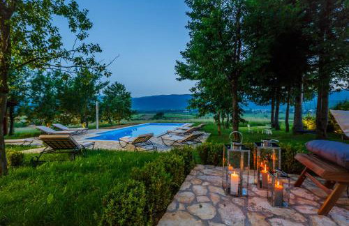 Beautiful cottage with heated pool for 22 ppl - Foto 1