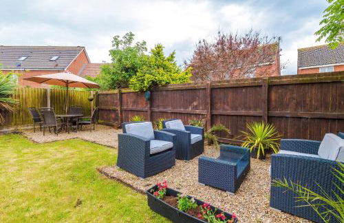 Beach Retreat with Hot Tub Sleeps 8 - Foto 40