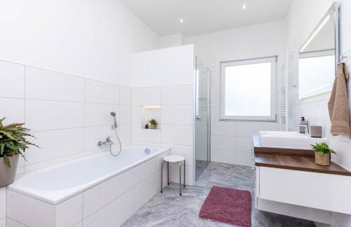 Rheinland Apartments - Stilvolle, moderne Unterkunft mit kostenfreiem WLAN und Parkplatz - Foto 13