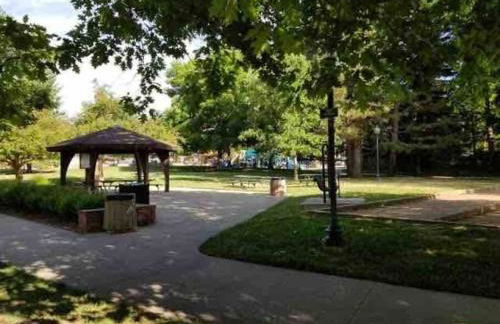 Walk to Dining Breweries and Shops Plus New Hot Tub - Foto 17