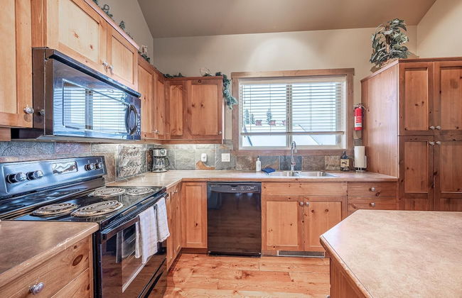 Trapper's Lodge 4 Bd W/great View, Private Hot Tub - Photo 10