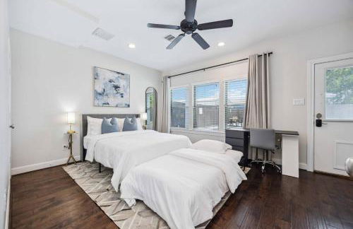 Resort vibe with Pool and Hot tub Downtown skyline views - Photo 35