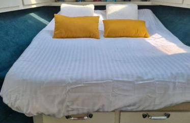 Unusual night on a small yacht - Foto 3