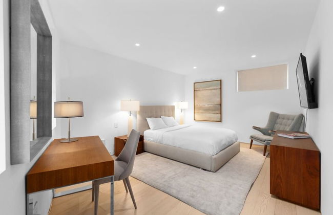 Beverly Grove - Photo 2