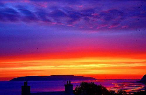 Seaside 2-Bed Caravan Retreat - Sleeps 6 & Parking - Foto 7