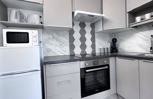 Sleek Skyward Serenity 2bed w Pool Table - Ystrad - Foto 15