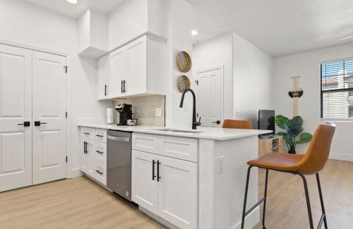 CozySuites Glendale by the stadium with pool 13 - Foto 15