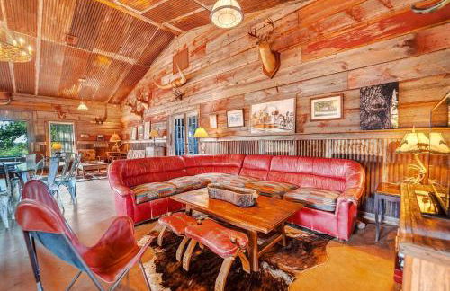 Luxury Airstream Campsite Nestled Beneath Oak Trees Outside of Austin, Texas - Foto 50