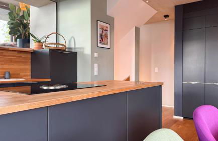 Stylish Riverfront Penthouse with Skyline View - Foto 28